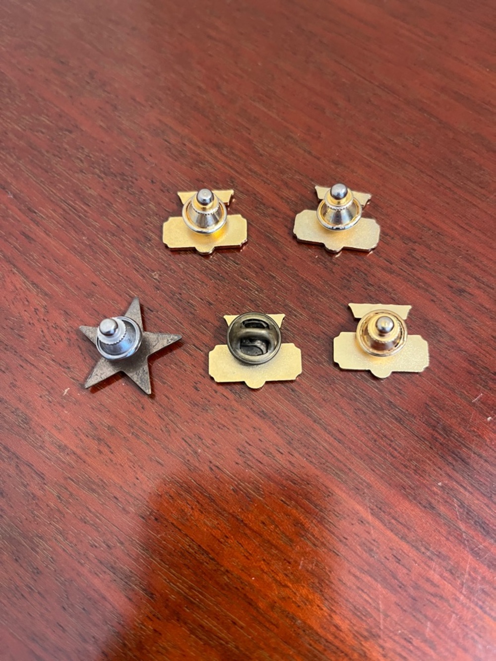 VTG TGI Friday's pins - lot of 5 - Picture 4 of 4